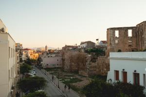 Nespecifikovaný výhled na destinaci Chania nebo výhled na město při pohledu z apartmánu