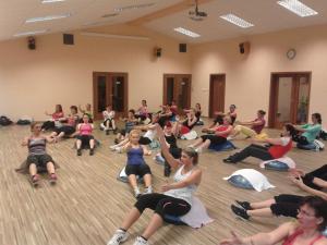 a group of people sitting in a room doing yoga at Sportpenzion Pohoda in Pilsen