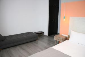 Postel nebo postele na pokoji v ubytování Aphelion Holiday Apartments