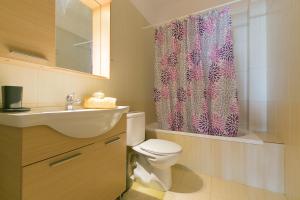 Ένα μπάνιο στο Velia Boutique Apartments +33 φωτογραφίες