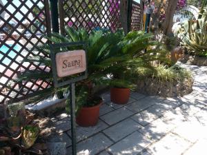 Residence Giardino del Sole外面的花园