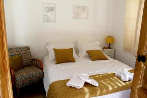 מיטה או מיטות בחדר ב-Pedieos Guest House
