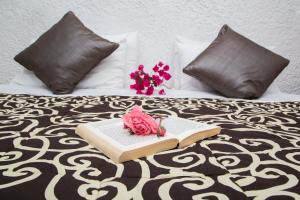 Posteľ alebo postele v izbe v ubytovaní Pantokrator Hotel