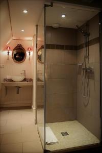 Ванна кімната в Le Manoir de Maucartier