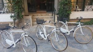 three bikes parked in front of a building at Enalio Rooms in Glida