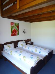 Tempat tidur dalam kamar di Hotel Bahnhof