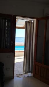 Vista generica sul mare o vista sul mare dall'interno dell'appartamento
