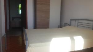Postel nebo postele na pokoji v ubytování Apartman Viktor