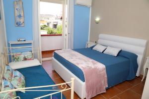 a small bedroom with a bed and a window at Villa Piana in Castelsardo