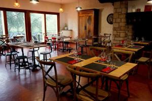 Restaurace v ubytování Hôtel Ambroise