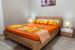 Ένα ή περισσότερα κρεβάτια σε δωμάτιο στο Apartments Moskov