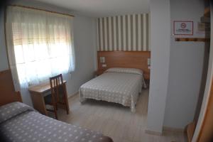 Łóżko lub łóżka w pokoju w obiekcie Hostal Casa Maria