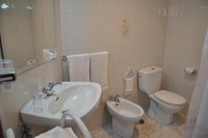 Imagen de la galería de Hostal Mourelos, en O Grove