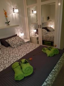 A bed or beds in a room at Guanabara Park - 7 Heaven apartments