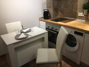 Kuchyň nebo kuchyňský kout v ubytování La Pinilla Ski Apartment