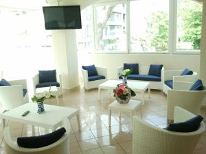 A seating area at Mini Hotel