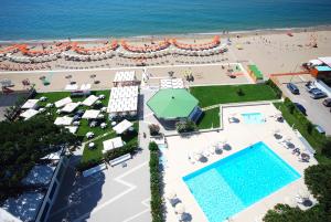 an overhead view of the beach and the pool at a resort at Torre Del Sole in Terracina
