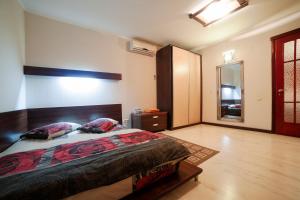 Ένα ή περισσότερα κρεβάτια σε δωμάτιο στο Квартира на Дерибасовской