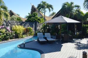 The swimming pool at or close to Aitutaki Escape