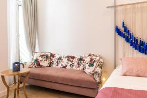 Postel nebo postele na pokoji v ubytování Nyx Chic Manor