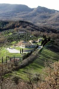 a house in the middle of a field with trees at Agriturismo Olimpo in Villa Santa Maria