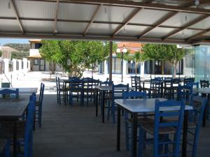 A restaurant or other place to eat at Maravelias House