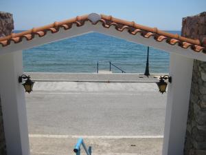 Vista generica sul mare o vista sul mare dall'interno dell'affittacamere