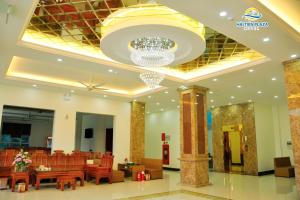 a large lobby with a chandelier in a building at Hai Tien Plaza Hotel in Mỹ Ðuc
