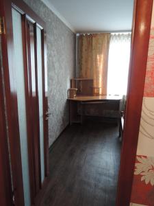 an empty room with a desk and a window at Apartment in Mikrorayon 18, 11 in Zhlobin