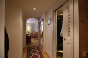 Ένα ή περισσότερα κρεβάτια σε δωμάτιο στο Alpen Suite Hotel