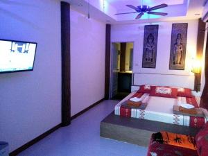 a room with two beds and a flat screen tv at Moonstone Studio in Haad Rin