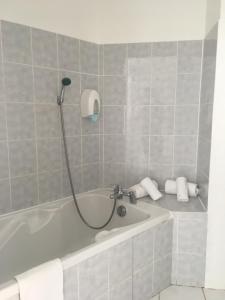 Koupelna v ubytování Hotel La Clé + 29 fotografií