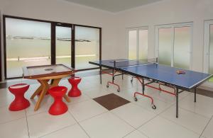 Stolní tenis v ubytování Le Coffee Resort nebo okolí