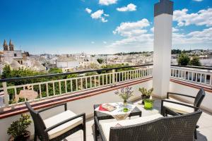 A balcony or terrace at B&B Il Nido sui Trulli