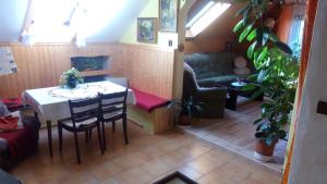 Posezení v ubytování U Tří Koček + 36 fotografií