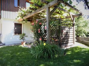 a pergola in the yard of a house at Haus Salzmann in Pfunds