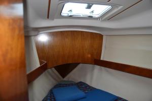 Кровать или кровати в номере Noite a bordo c/PA em veleiro -rio Douro