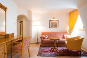 Χώρος καθιστικού στο Alpen Suite Hotel