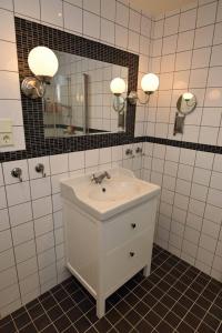 a bathroom with a sink and a mirror at Lägenhet centralt Lysekil in Lysekil