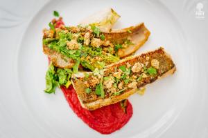 Jedlo v ubytovaní bed & breakfast alebo blízkom okolí