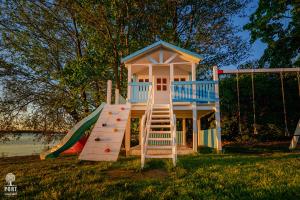 Detský kútik v ubytovaní Stare Sady Chillout Rooms "Pod Jabłoniami"