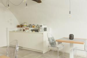 a kitchen with a counter and a table and chairs at Arco Dei Sogni in Arco