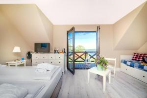 Posteľ alebo postele v izbe v ubytovaní Stare Sady Chillout Rooms "Pod Jabłoniami"