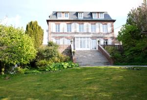 Сад в Castel De La Terrasse