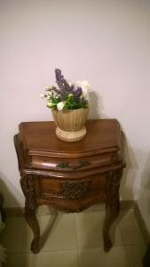 a vase of flowers sitting on top of a table at Casa Dell'Arciprete B&B in Arielli