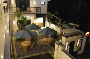 an overhead view of a patio with tables and umbrellas at Tirtha Canggu Suites in Canggu
