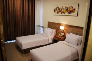 Postel nebo postele na pokoji v ubytování Tirtha Canggu Suites + 11 fotografií