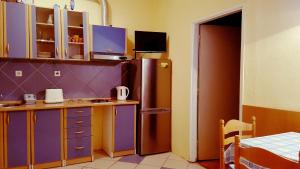 Η κουζίνα ή μικρή κουζίνα στο Apartment By The Sea