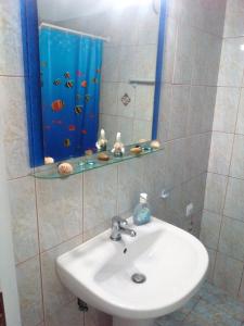 A bathroom at Απεραντο Γαλαζιο