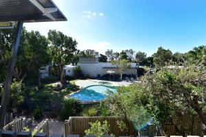 Bazén v ubytování East On Byron Bay Apartments nebo v jeho okolí
